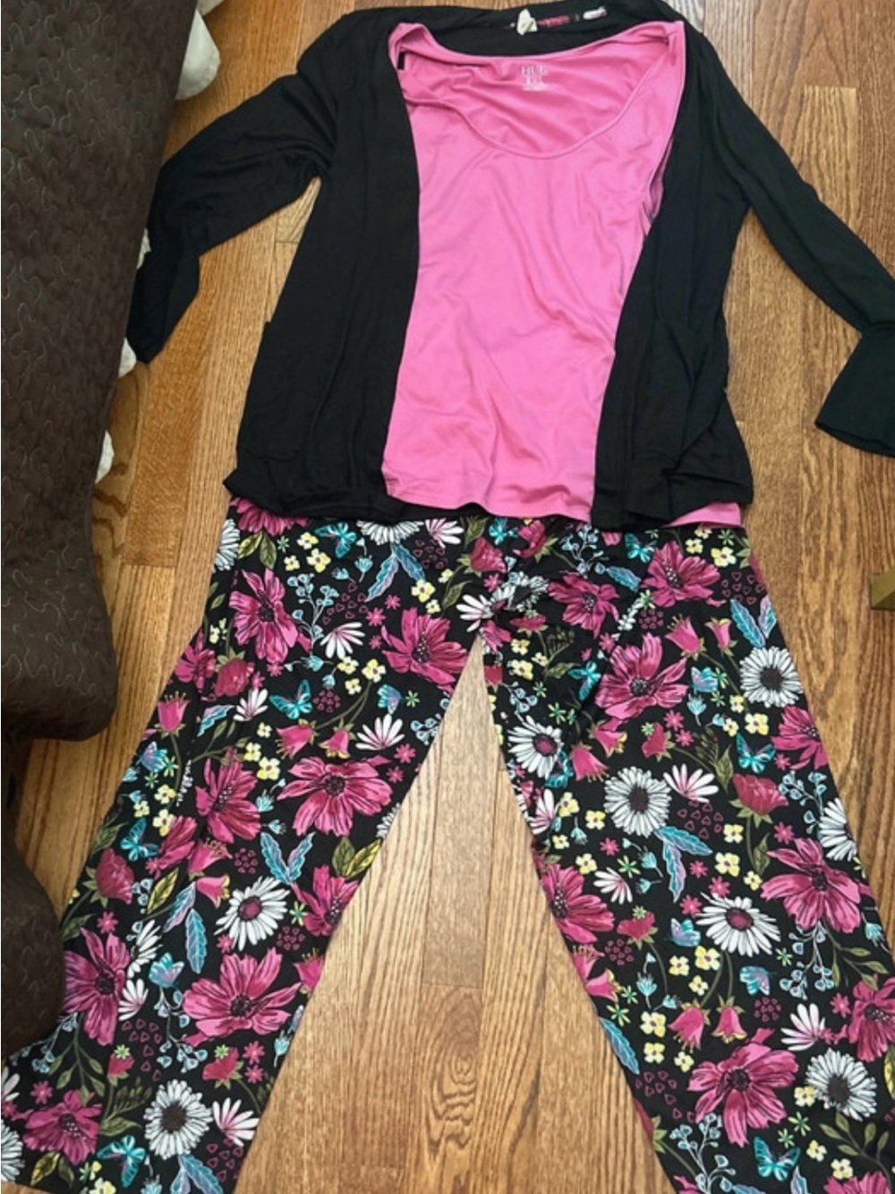 HUE Black Wide-Leg Floral Pants with Pink Accents